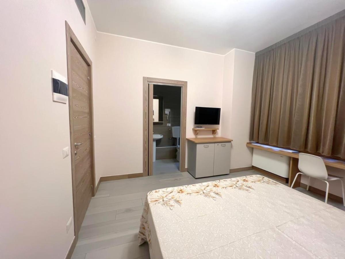 Sissi Comfort Rooms Foresteria Lombarda Монца Екстериор снимка