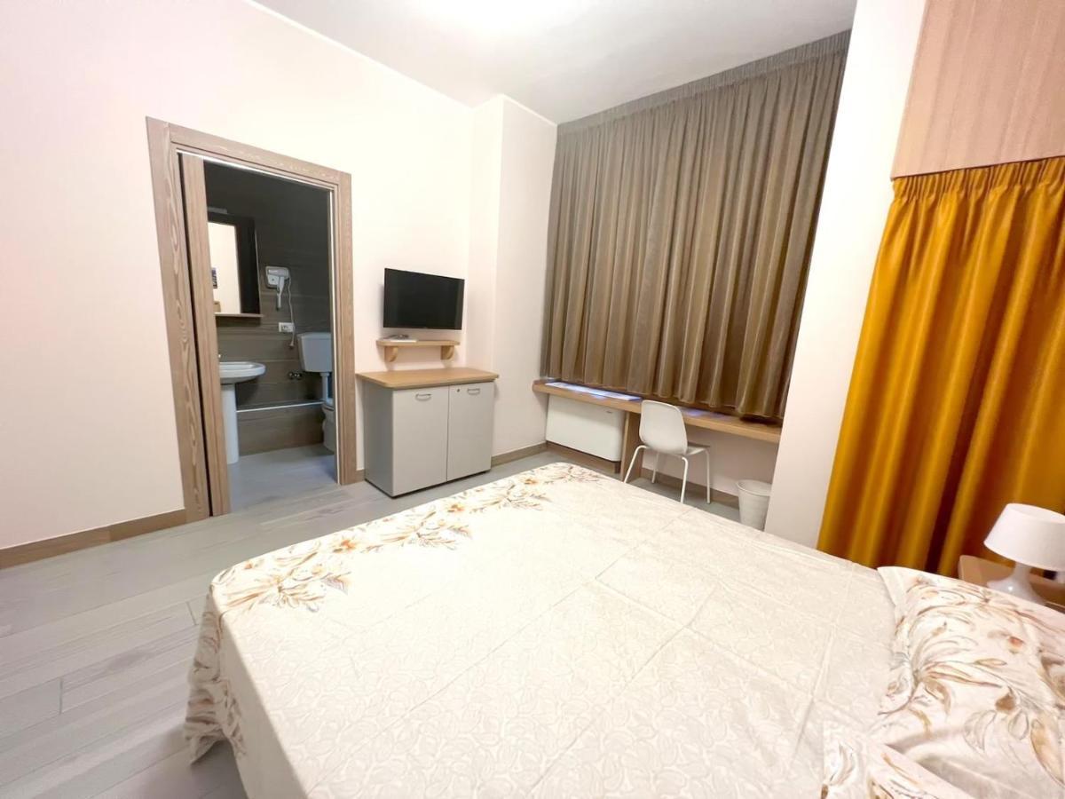 Sissi Comfort Rooms Foresteria Lombarda Монца Екстериор снимка